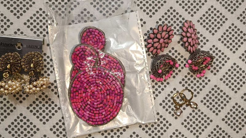 Bundle of 4 earrings