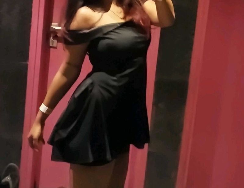 price drop !!! Chic Black Off-Shoulder Dress
