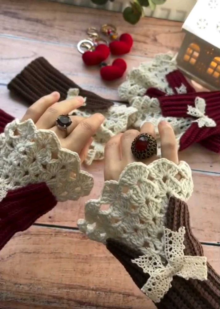 Crochet Arm Warmers with Lace
