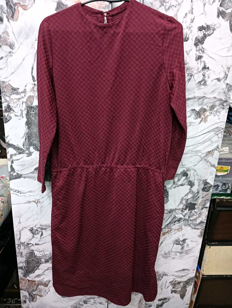 Maroon👗 Textured Midi Dress