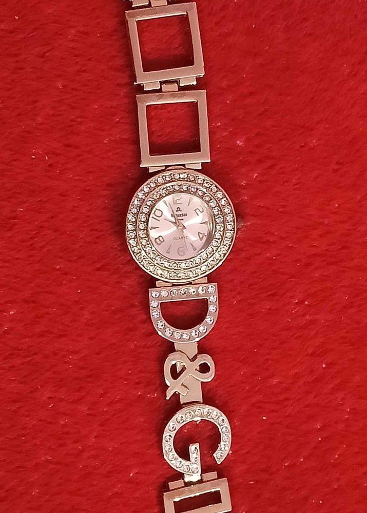 Women’s Elegant Silver Bracelet Watch ⌚✨