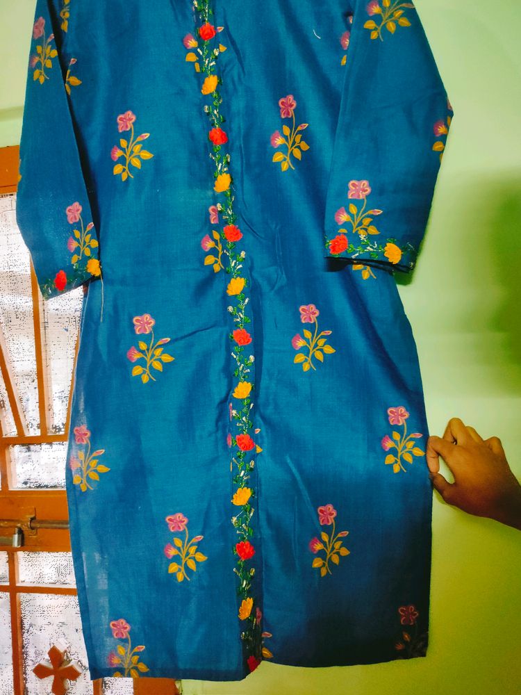 Blue Embroidery Cotton Blend Kurta Set For Women