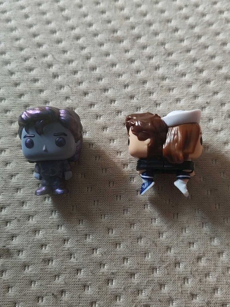 Kinder Joy Stranger Things set of 2