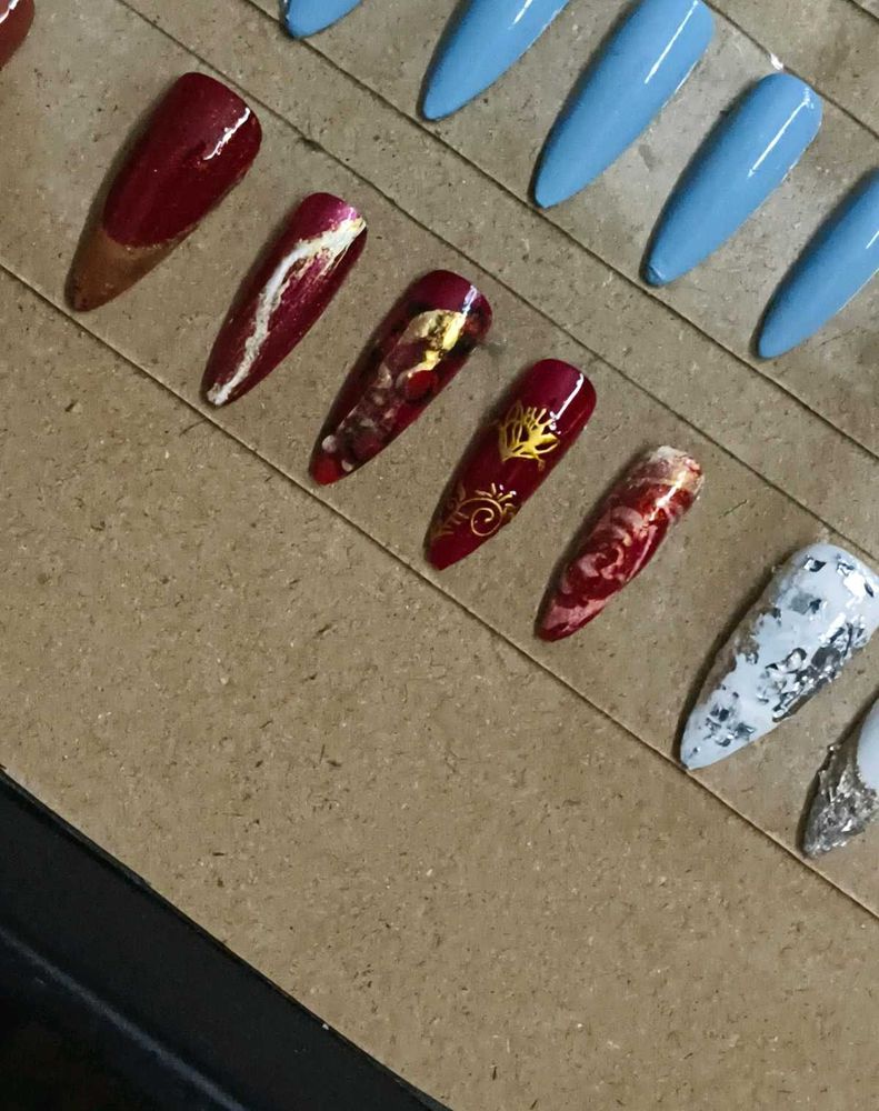 Press-On Nails - Red &amp; Gold Designs