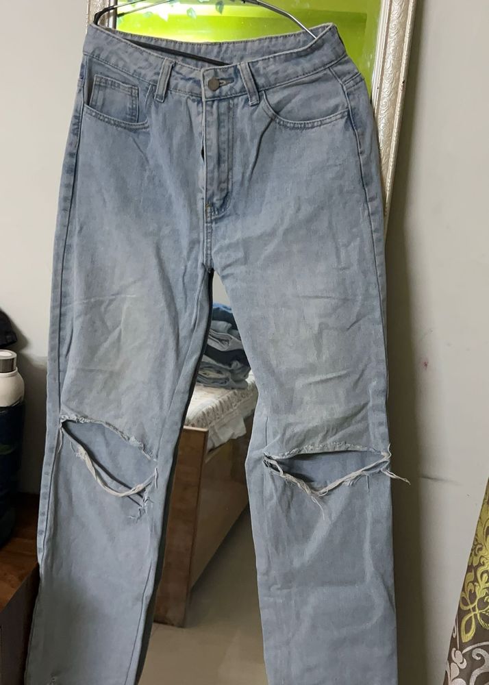 Light Wash Ripped Jeans