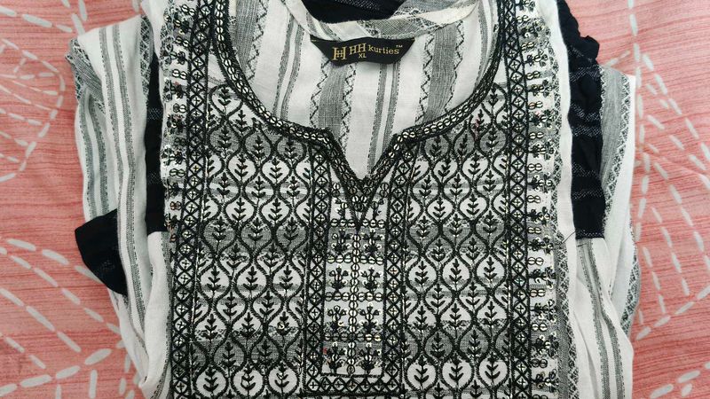 HH Kurties XL B&amp;W Embroidered Striped Tunic