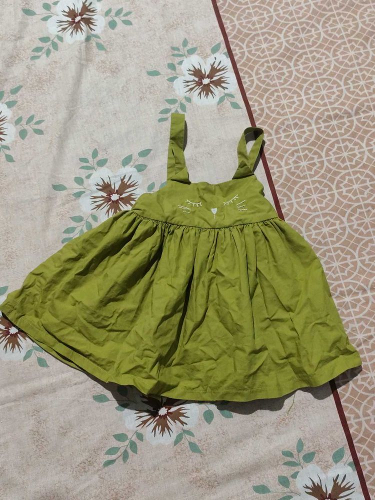 green dress
