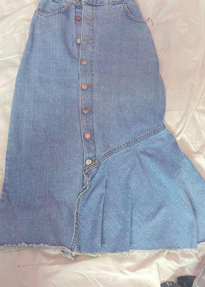 a line denim long skirt