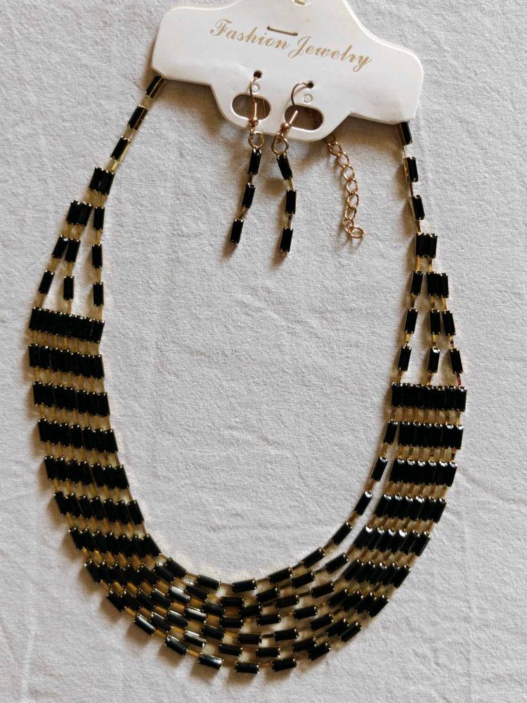 Elegant Black &amp; Gold Necklace &amp; Earrings Set