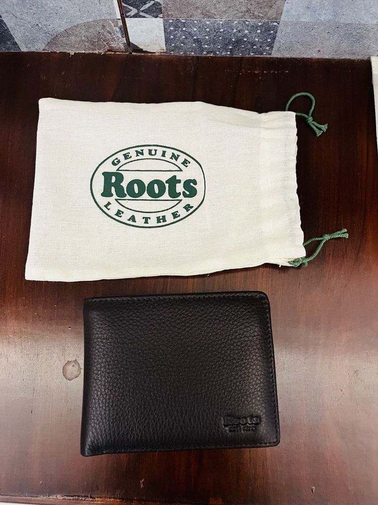 US brand - Roots Leather Bifold Wallet