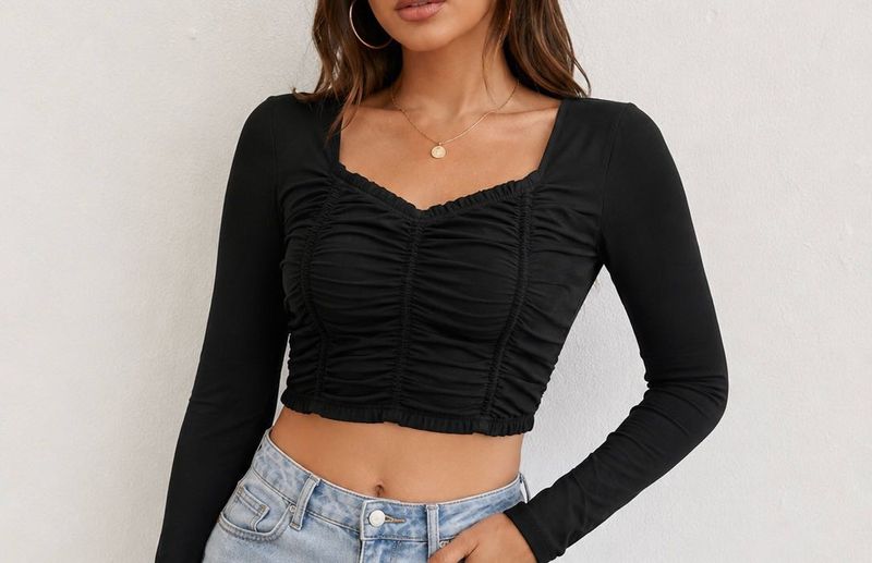 SHEIN Black Ruched Long Sleeve Crop Top