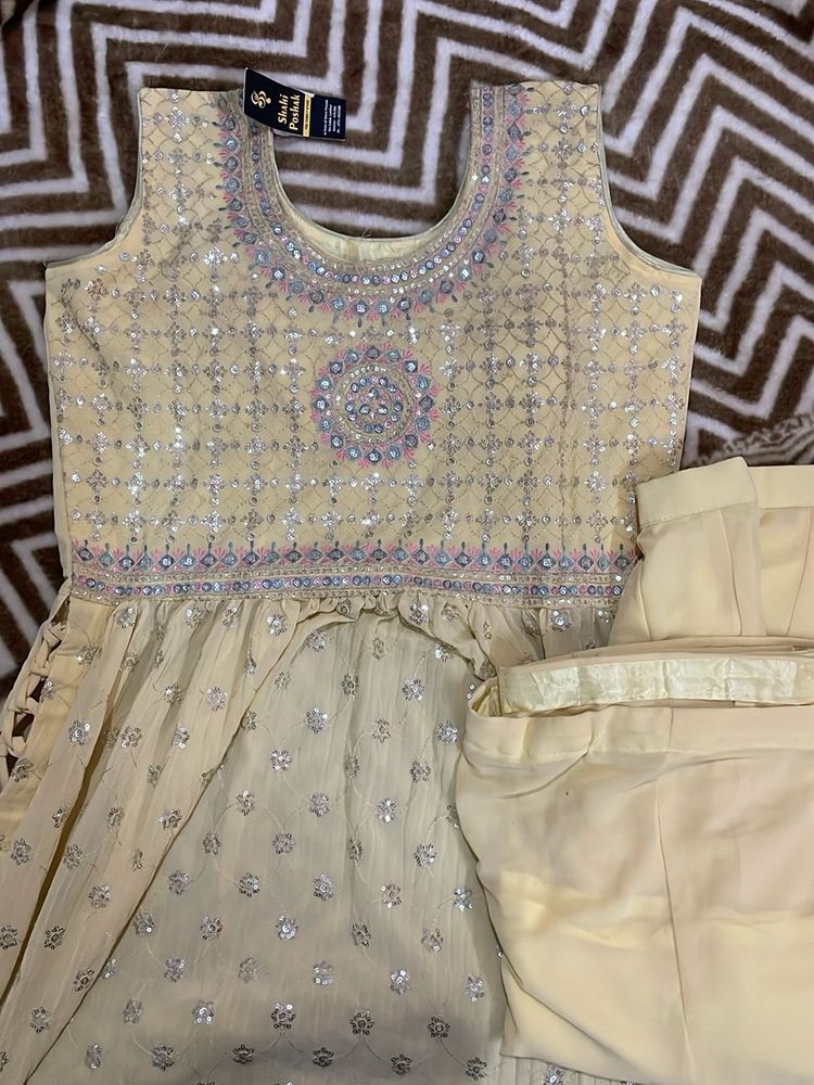 SALE New Elegant Embroidered Yellow Kurta Se