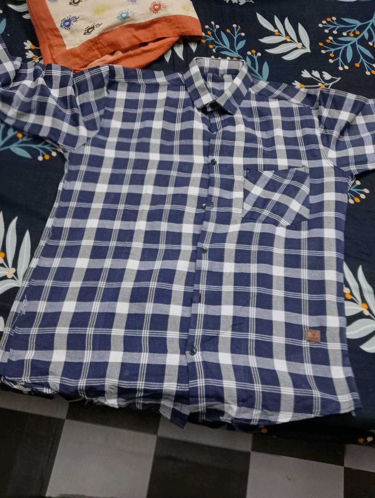 Men's Blue &amp; White Checkered Shirt(Lsize )Haii