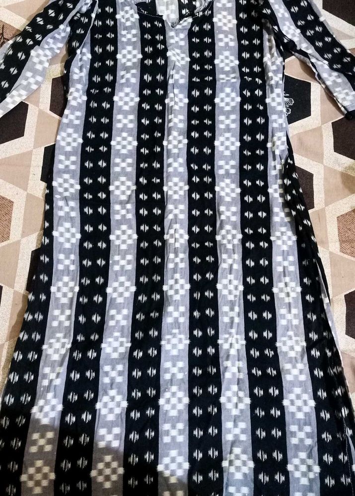 Black &amp; White Striped Kurta