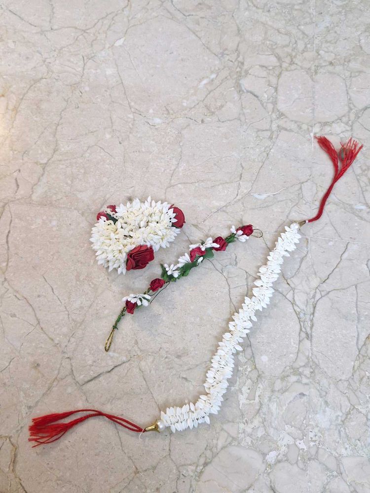 Premium 3-Piece Artificial Mogra &amp; Red Rose Hair G