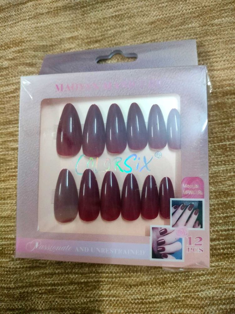 Fashionable Press-On Nails