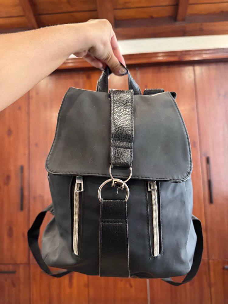 FREE-DELIVERY Stylish Black Backpack
