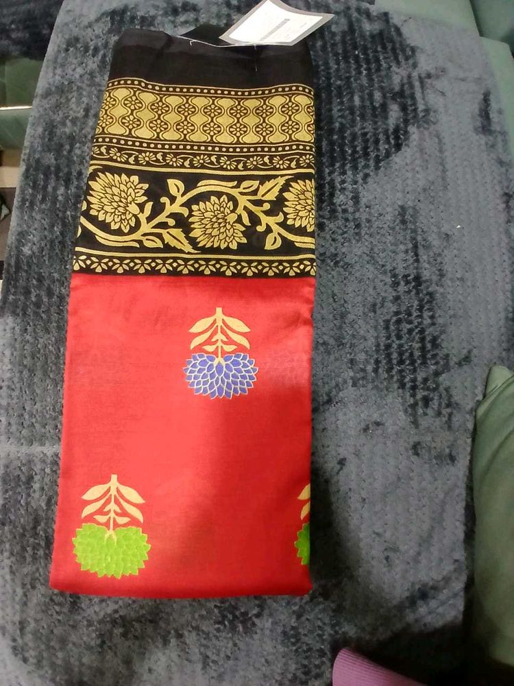 Red &amp; Black Floral Handloom Saree
