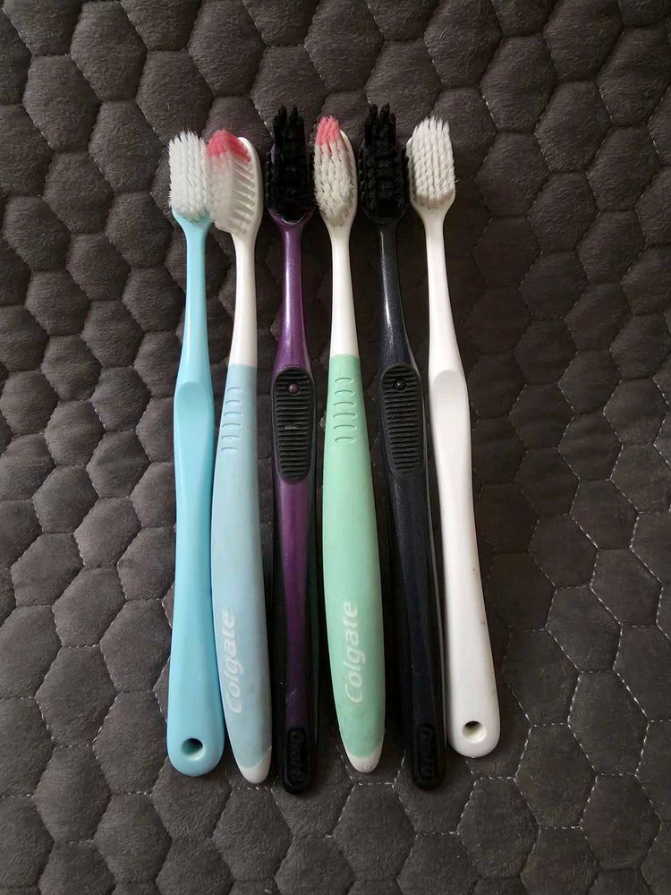 Colgate Toothbrushes (Set of 6)
