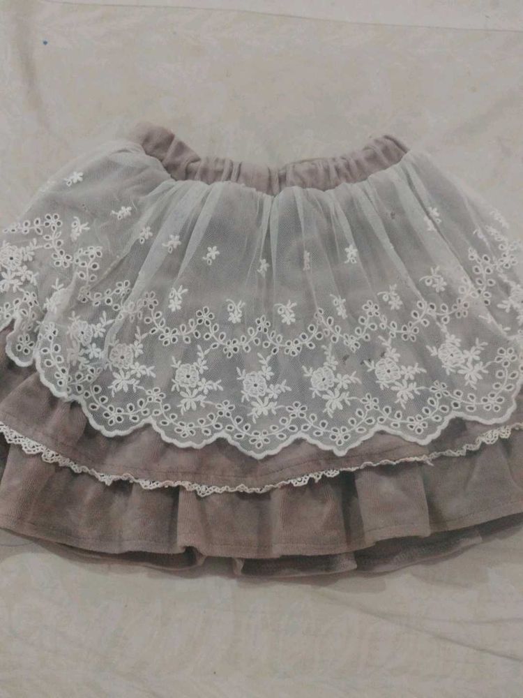 imported lacey mini skirt 🦢