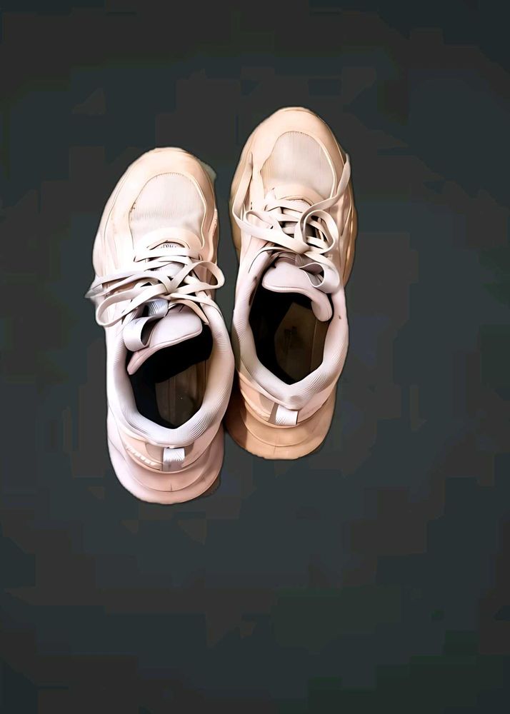 Trendy Sneakers - Comfortable and Stylish!