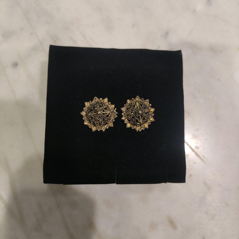 Earrings \studs