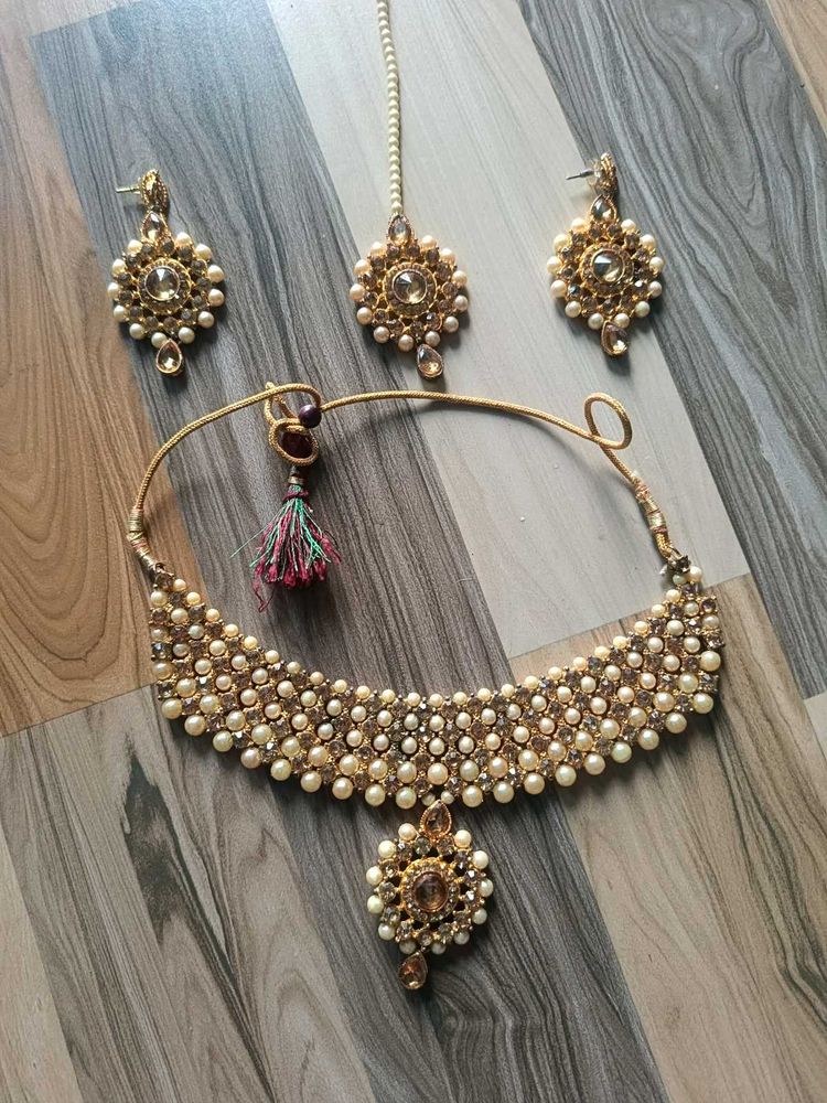 Exquisite Kundan &amp; Pearl Jewellery Set