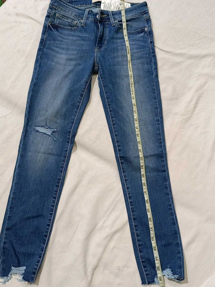 women's Levi's jeans