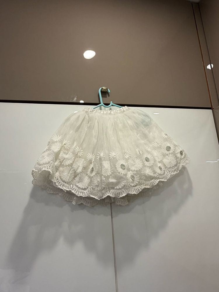kids White Embroidered Skirt