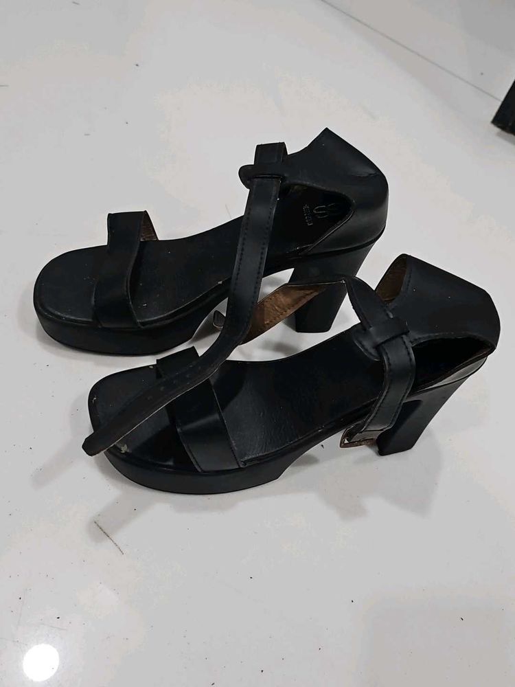 Stylish Black Chunky Heel Sandals