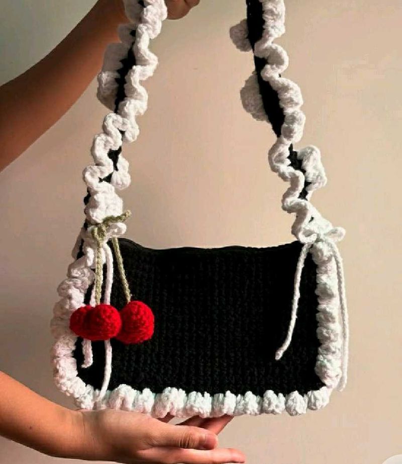 l am selling a crochet handmade bag