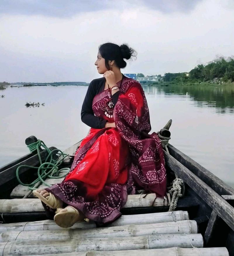 onetime usedElegant Red &amp; Maroon Batik Saree
