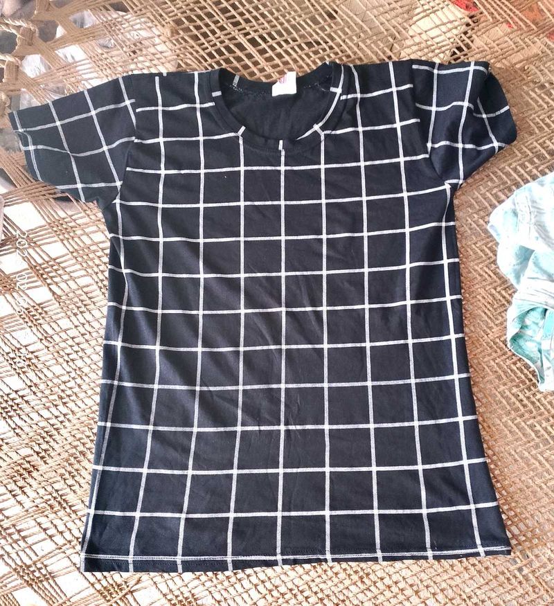 Stylish Black &amp; White Checkered Top
