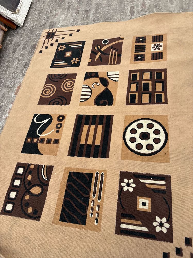 CARPET / RUG - Unique Abstract Patterned