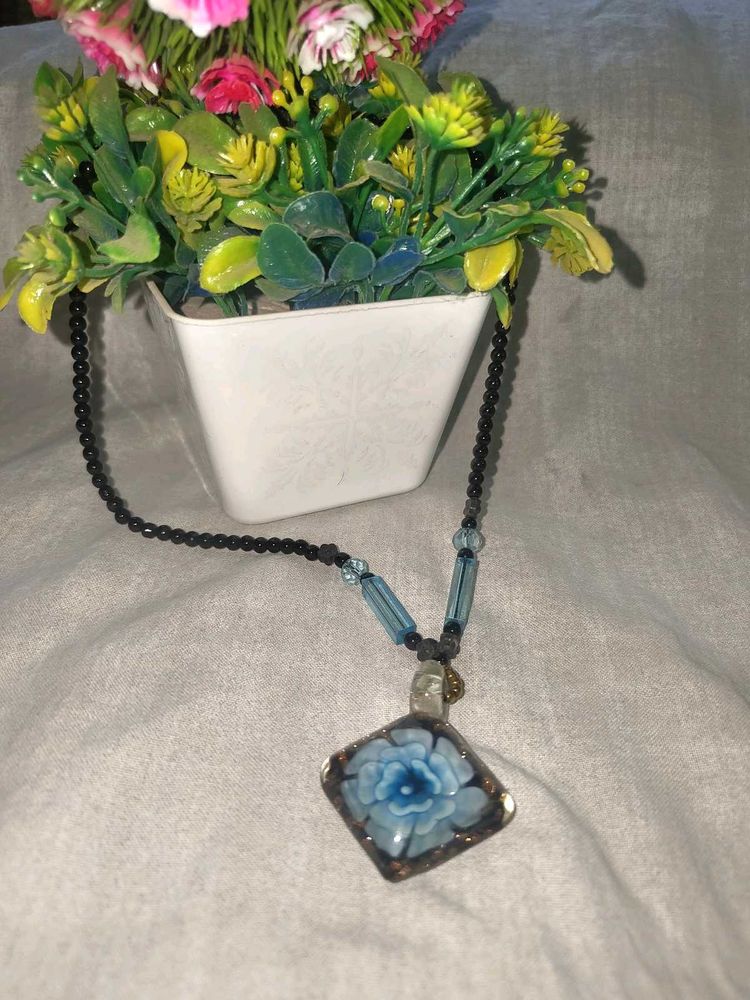 Elegant Blue Flower Pendant Necklace