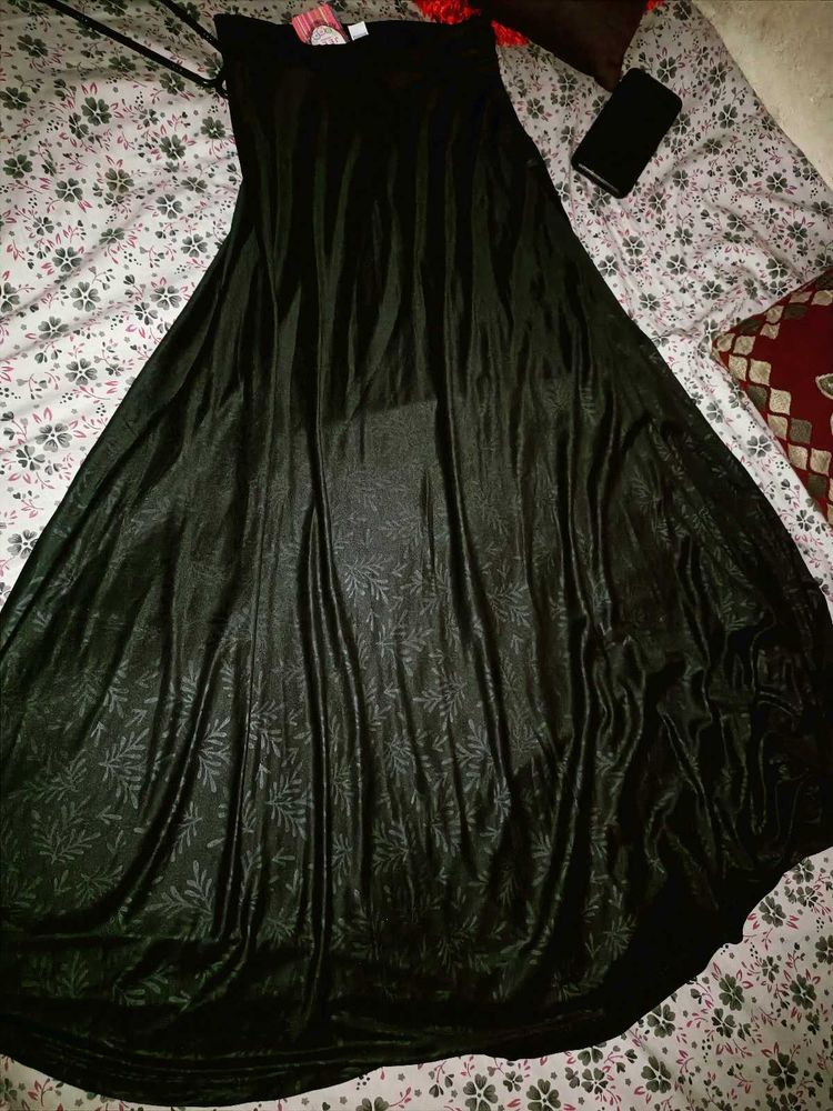 NEW  BLACK SKIRT