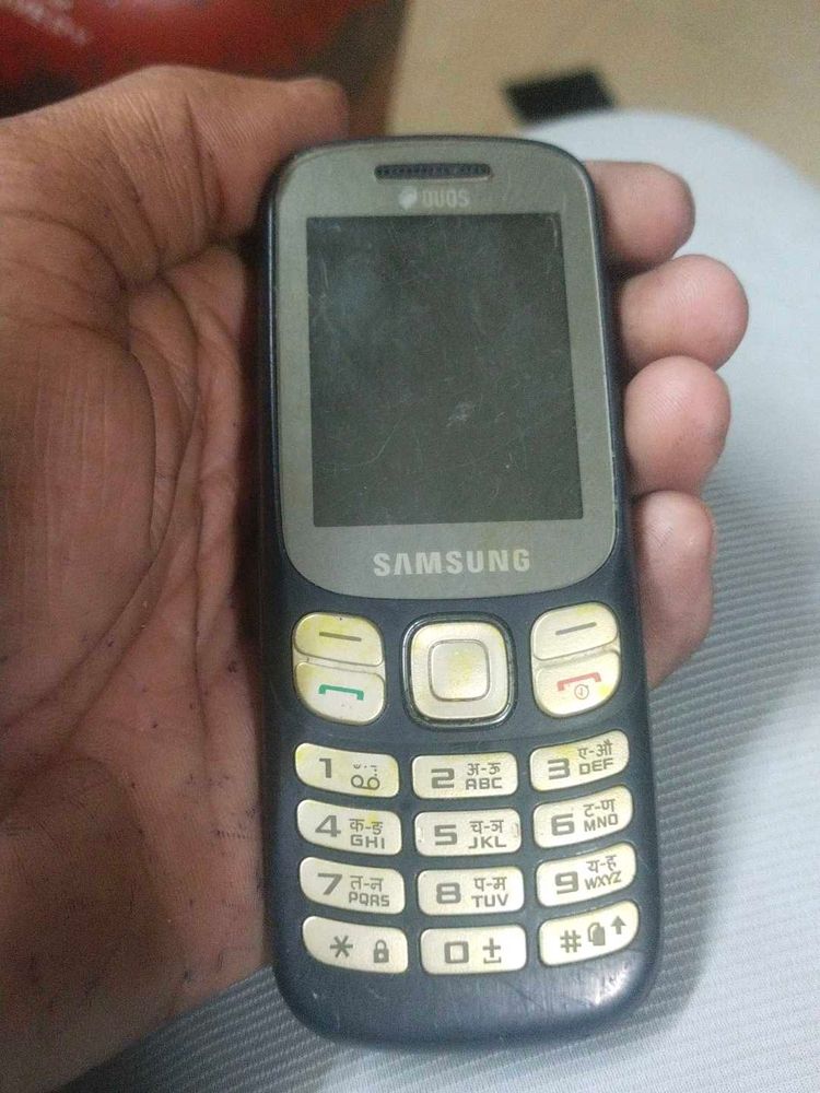 Samsung Feature Phone - Durable and Reliable