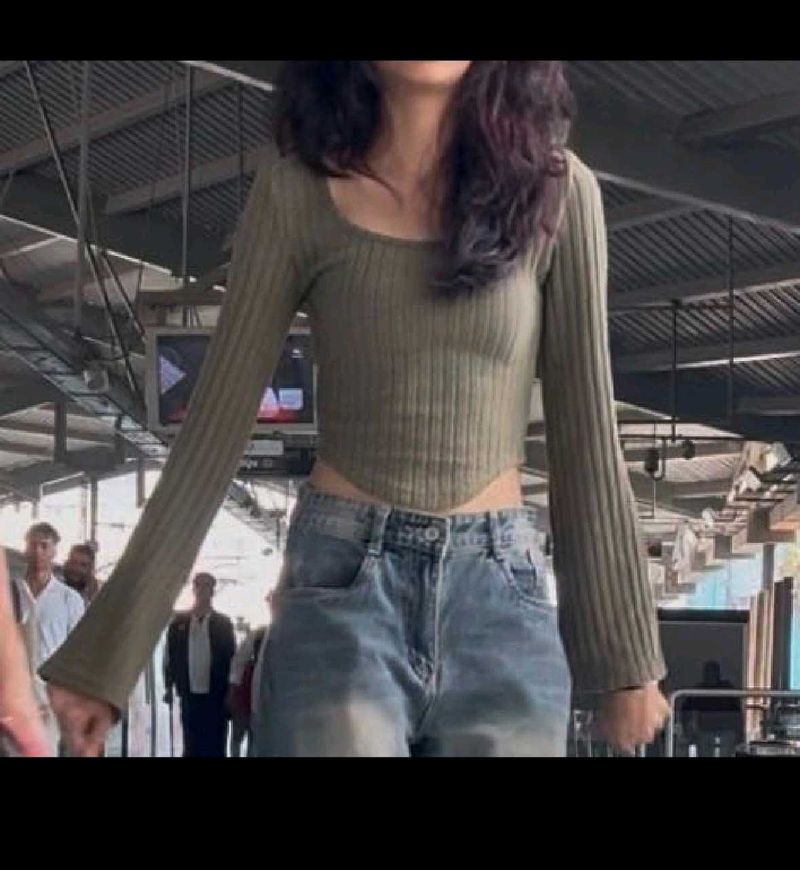 Ribbed Long Sleeve Cropped Top