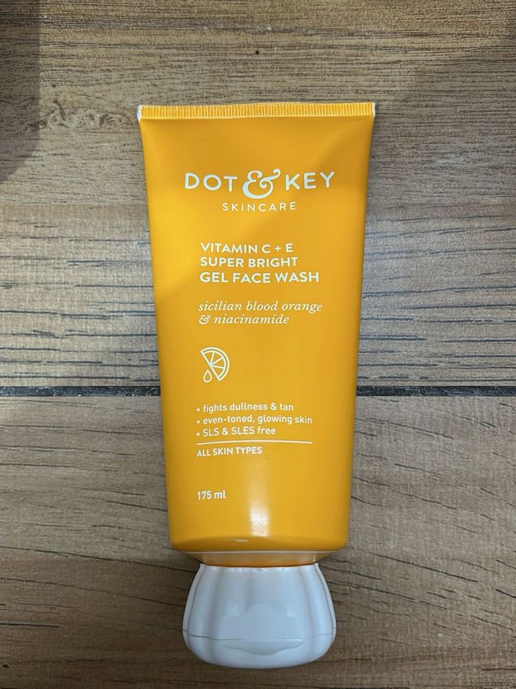 Vitamin- E Super Bright Gel Face Wash
