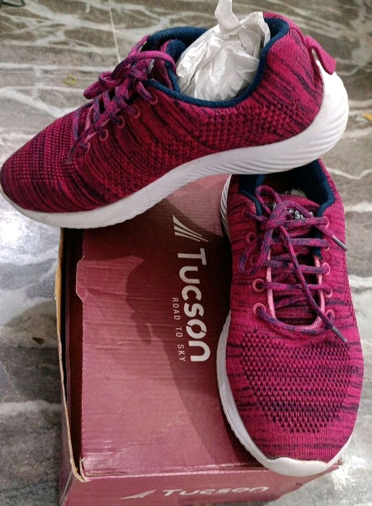 Tucson Running Shoes - Size 6