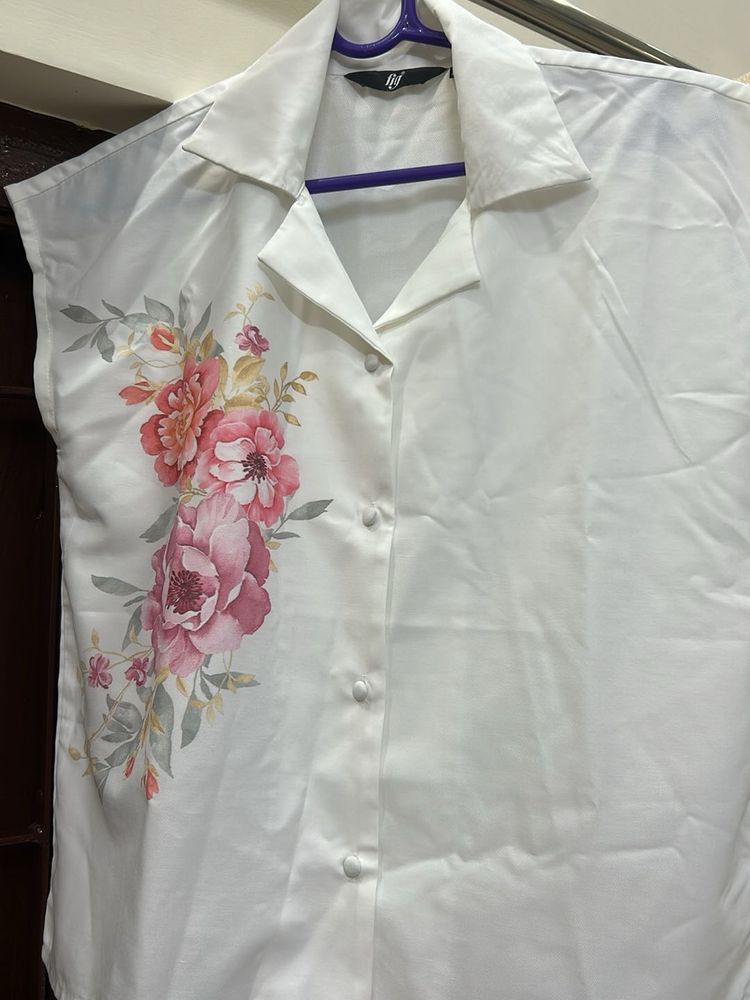 Chic White Floral Print Button-Up Top