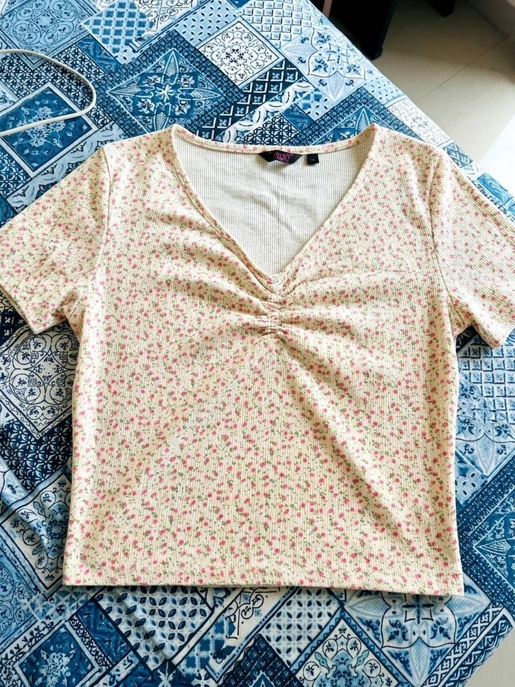 Cute Floral V-Neck Top || Brand: Ginger