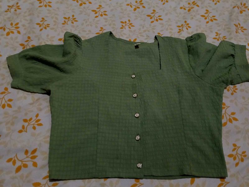 Chic Green Textured Button-Up Blouse