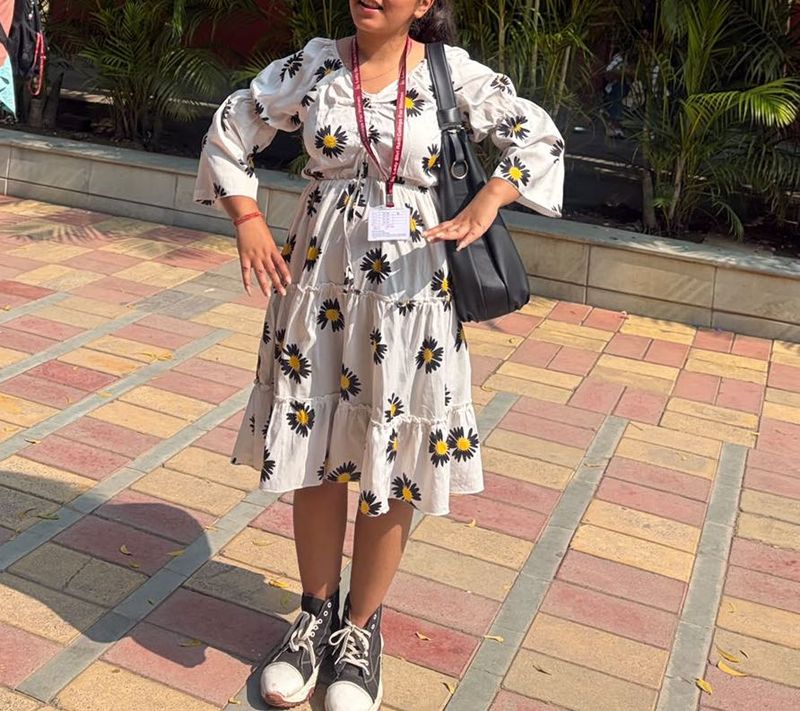 Cute Daisy Print Tiered Midi Dress