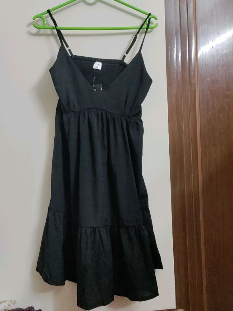 SSS brand, Black Cocktail Dress. Speghetti Strap Unused Black Dress, Suitable For Beach, Party, Cocktail Wear