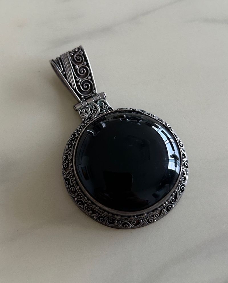 Hallmarked Vintage Black Onyx Silver Pendant!