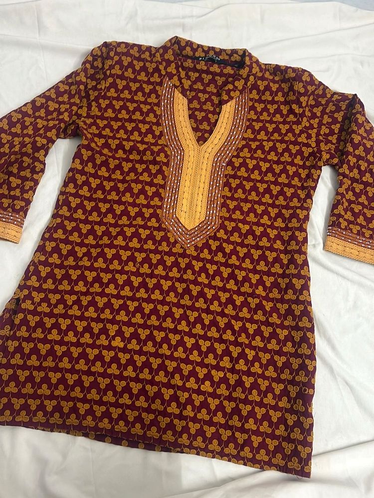 Maroon &amp; Gold Printed Kurta