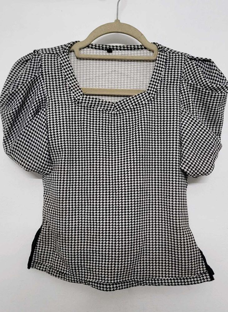 Black &amp; White Puff Sleeve Top