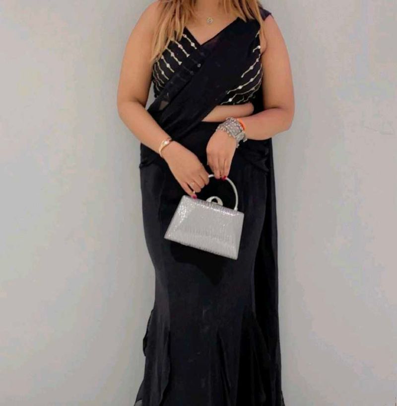 Fishcut Elegant Black Saree with Embellished Blous