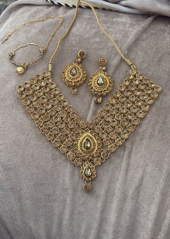 Elegant bridal Gold Kundan Necklace Set